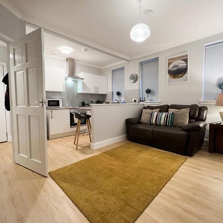 Glasgow 2 Bedroom Apartment ภายนอก รูปภาพ