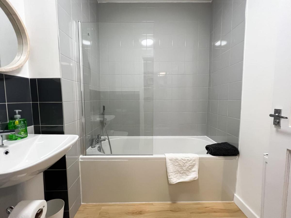 Glasgow 2 Bedroom Apartment ภายนอก รูปภาพ